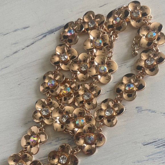 Vintage AB Gold Flower Necklace - Picture 9 of 9